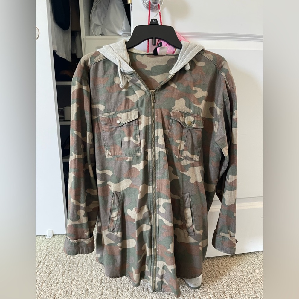 Oversized Camo Zip Up Jacket
